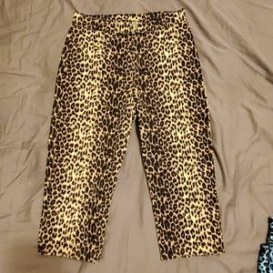 Leopard pinup capris